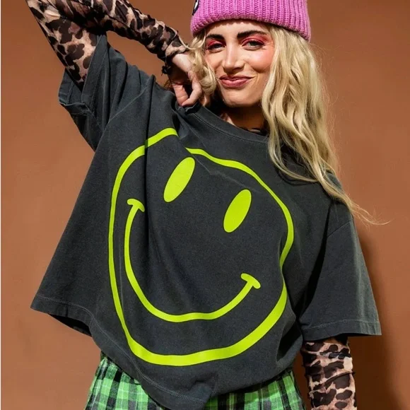 NWOT Dressed in LALA Washed Charcoal Tee with Neon Lime Smiley - Size S/M - Picture 3 of 12